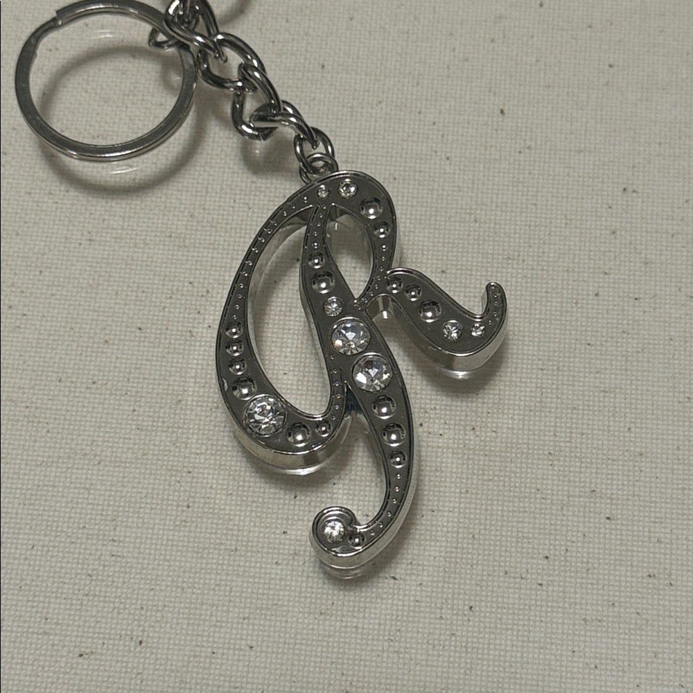 The Letter R Key Chain - Picture 3 of 9